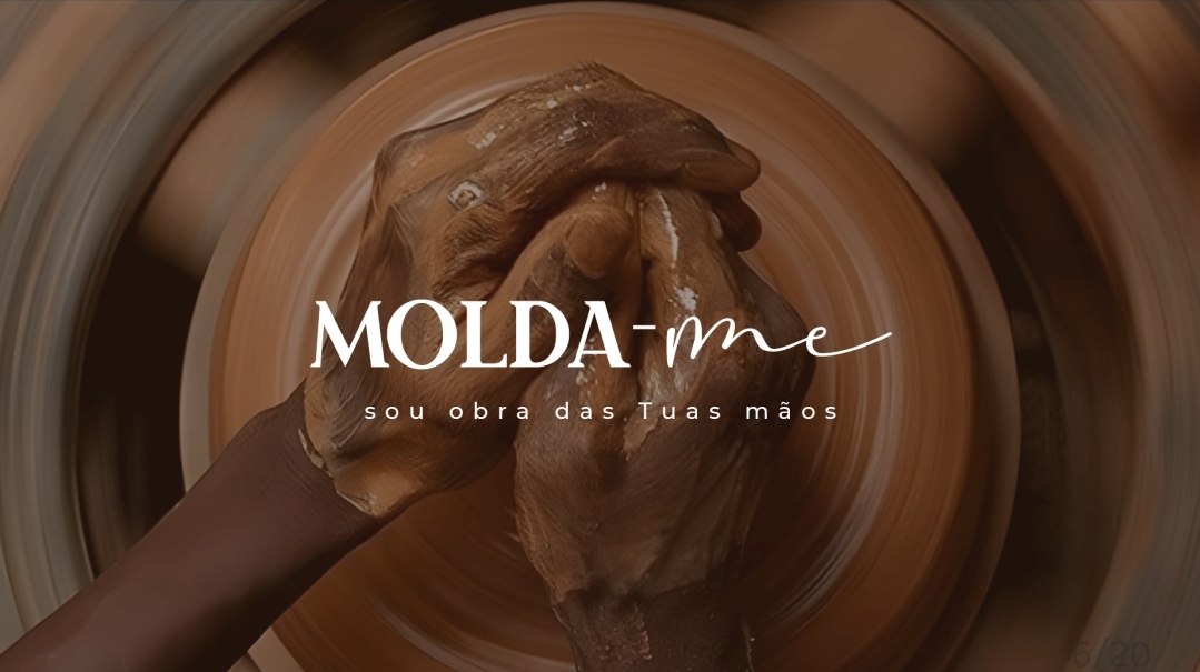 Mãos a moldar